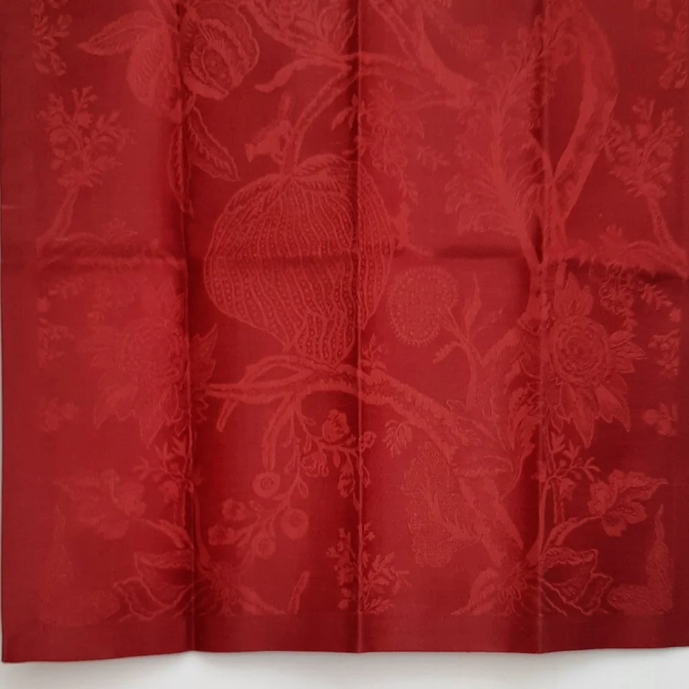 *Williams Sonoma Scroll Jacquard Napkins (4 napkins)